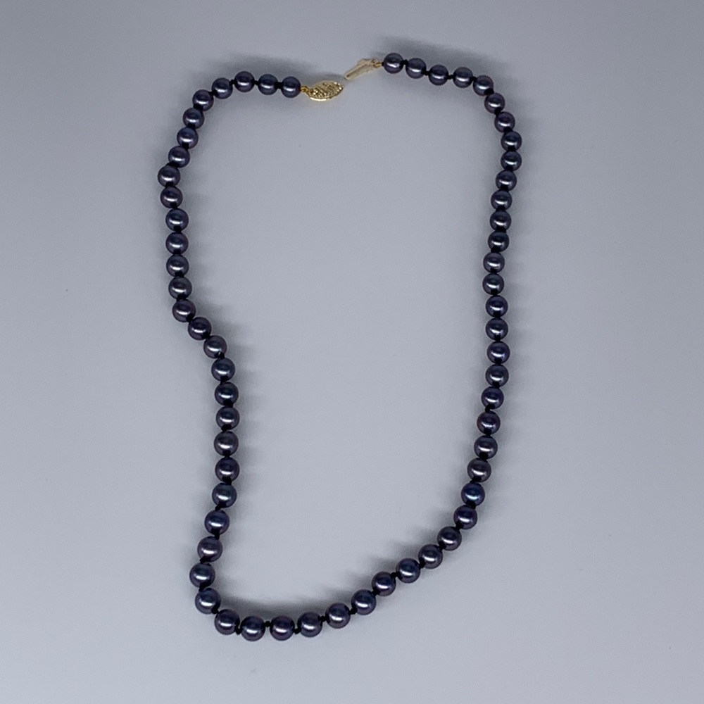 18” black Chinese freshwater Pearl necklace with 14K gold clasp